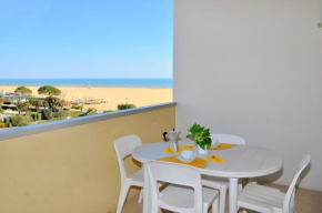 Peaceful seaside flat with swimming pool in Bibione